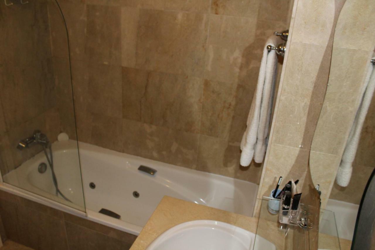 Duquesa Suites. Manilva ซานลุยส์ เดอ ซาบีนียัส ภายนอก รูปภาพ